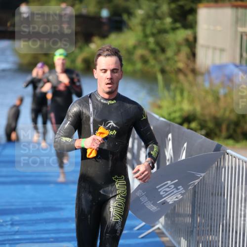 25.08.2024 - Elbe Triathlon Hamburg H.Heesch http://msf.ph/oto/6854309 25.08.2024 09:01:55 Schwimmen 135, 215, 244, 282, 290, 385 meine-sportfotos.de