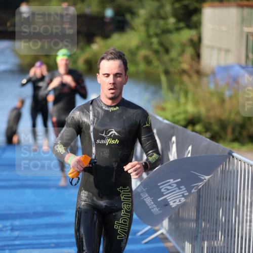 25.08.2024 - Elbe Triathlon Hamburg H.Heesch http://msf.ph/oto/6854321 25.08.2024 09:01:55 Schwimmen 135, 215, 244, 282, 290, 385 meine-sportfotos.de