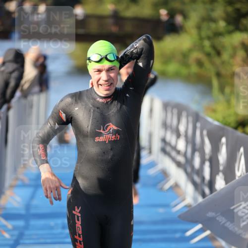 25.08.2024 - Elbe Triathlon Hamburg H.Heesch http://msf.ph/oto/6854387 25.08.2024 09:01:58 Schwimmen 135, 215, 244, 282, 290, 385 meine-sportfotos.de