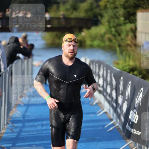 25.08.2024 - Elbe Triathlon Hamburg H.Heesch http://msf.ph/oto/6854484 25.08.2024 09:02:29 Schwimmen 233, 305 meine-sportfotos.de