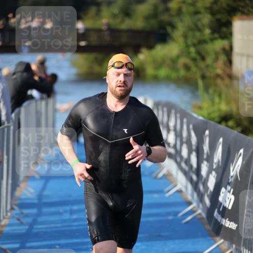 25.08.2024 - Elbe Triathlon Hamburg H.Heesch http://msf.ph/oto/6854493 25.08.2024 09:02:29 Schwimmen 233, 305 meine-sportfotos.de