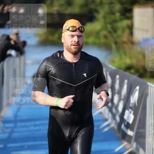 25.08.2024 - Elbe Triathlon Hamburg H.Heesch http://msf.ph/oto/6854510 25.08.2024 09:02:30 Schwimmen 217, 233, 305 meine-sportfotos.de
