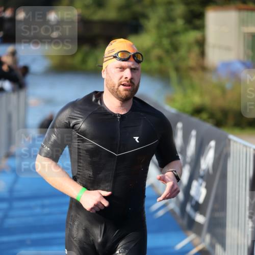 25.08.2024 - Elbe Triathlon Hamburg H.Heesch http://msf.ph/oto/6854516 25.08.2024 09:02:30 Schwimmen 217, 233, 305 meine-sportfotos.de