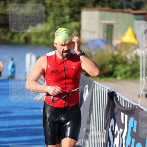 25.08.2024 - Elbe Triathlon Hamburg H.Heesch http://msf.ph/oto/6854579 25.08.2024 09:02:44 Schwimmen 217, 305 meine-sportfotos.de