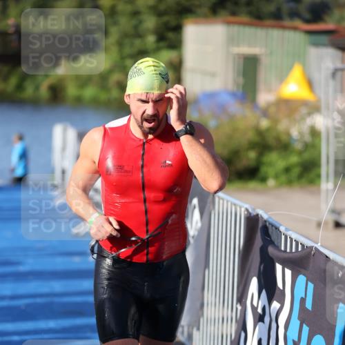 25.08.2024 - Elbe Triathlon Hamburg H.Heesch http://msf.ph/oto/6854591 25.08.2024 09:02:45 Schwimmen 217, 305 meine-sportfotos.de
