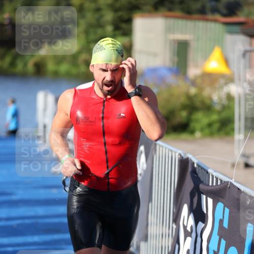 25.08.2024 - Elbe Triathlon Hamburg H.Heesch http://msf.ph/oto/6854596 25.08.2024 09:02:45 Schwimmen 217, 305 meine-sportfotos.de
