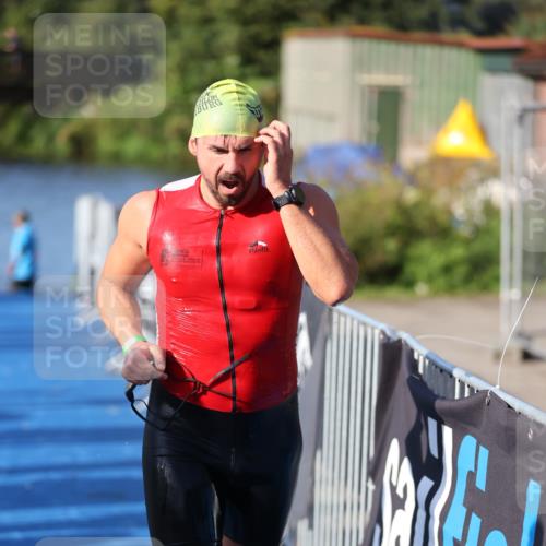 25.08.2024 - Elbe Triathlon Hamburg H.Heesch http://msf.ph/oto/6854598 25.08.2024 09:02:45 Schwimmen 217, 305 meine-sportfotos.de