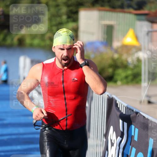 25.08.2024 - Elbe Triathlon Hamburg H.Heesch http://msf.ph/oto/6854610 25.08.2024 09:02:45 Schwimmen 217, 305 meine-sportfotos.de