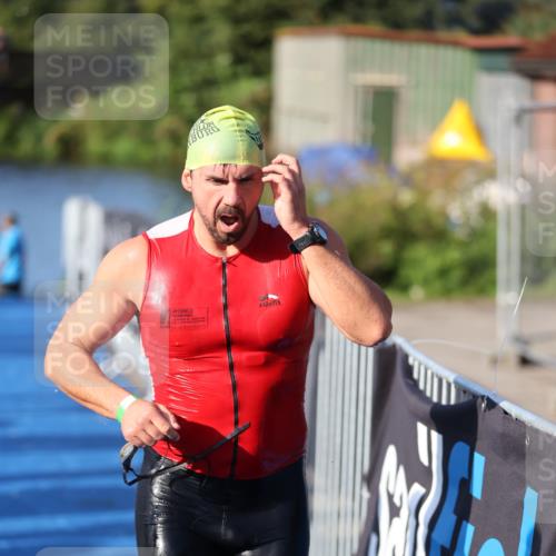 25.08.2024 - Elbe Triathlon Hamburg H.Heesch http://msf.ph/oto/6854614 25.08.2024 09:02:45 Schwimmen 217, 305 meine-sportfotos.de