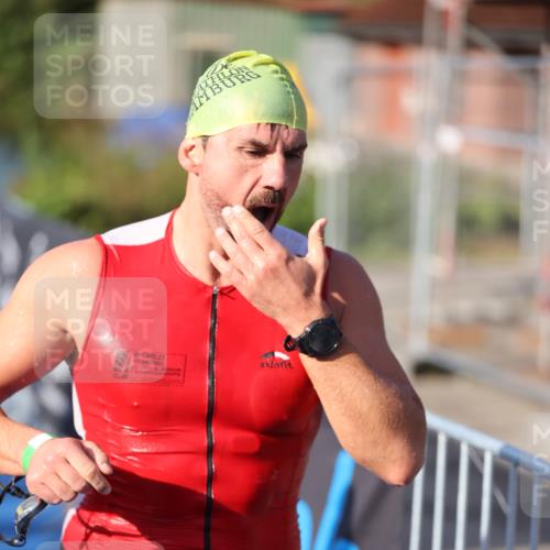 25.08.2024 - Elbe Triathlon Hamburg H.Heesch http://msf.ph/oto/6854645 25.08.2024 09:02:45 Schwimmen 217, 305 meine-sportfotos.de
