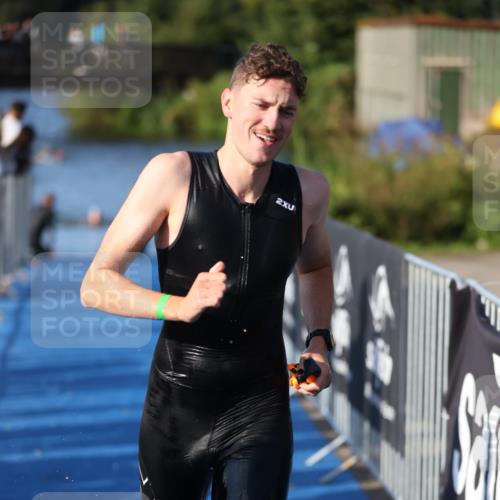 25.08.2024 - Elbe Triathlon Hamburg H.Heesch http://msf.ph/oto/6854689 25.08.2024 09:02:53 Schwimmen 217, 219, 305 meine-sportfotos.de