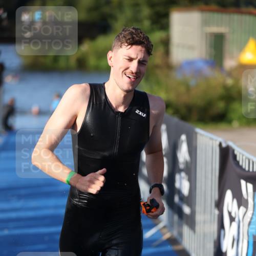 25.08.2024 - Elbe Triathlon Hamburg H.Heesch http://msf.ph/oto/6854695 25.08.2024 09:02:54 Schwimmen 217, 219, 286, 305 meine-sportfotos.de