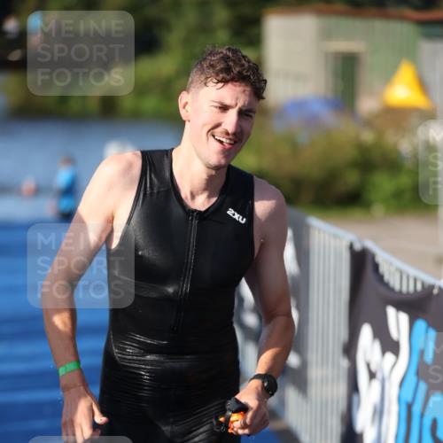 25.08.2024 - Elbe Triathlon Hamburg H.Heesch http://msf.ph/oto/6854710 25.08.2024 09:02:54 Schwimmen 217, 219, 286, 305 meine-sportfotos.de