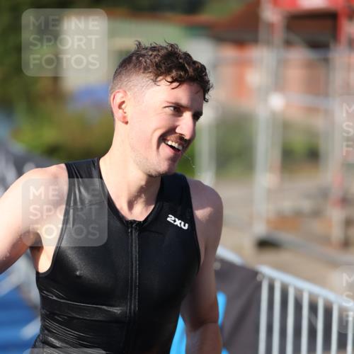 25.08.2024 - Elbe Triathlon Hamburg H.Heesch http://msf.ph/oto/6854749 25.08.2024 09:02:54 Schwimmen 217, 219, 286, 305 meine-sportfotos.de