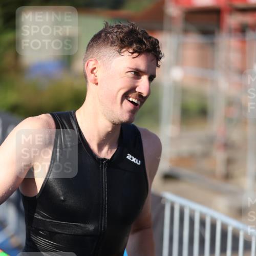 25.08.2024 - Elbe Triathlon Hamburg H.Heesch http://msf.ph/oto/6854756 25.08.2024 09:02:54 Schwimmen 217, 219, 286, 305 meine-sportfotos.de