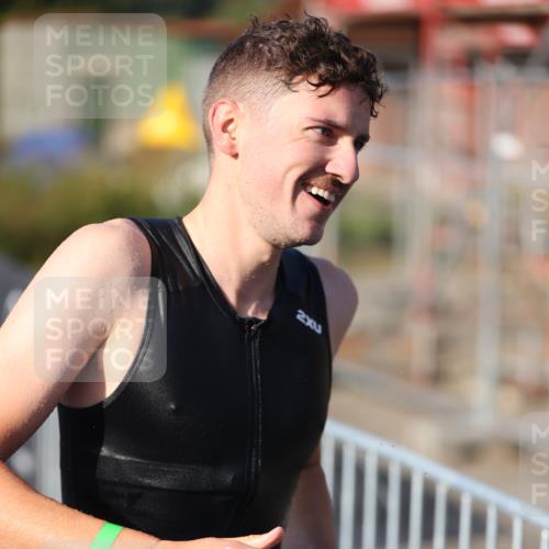 25.08.2024 - Elbe Triathlon Hamburg H.Heesch http://msf.ph/oto/6854759 25.08.2024 09:02:54 Schwimmen 217, 219, 286, 305 meine-sportfotos.de
