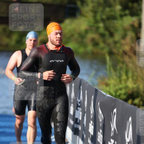 25.08.2024 - Elbe Triathlon Hamburg H.Heesch http://msf.ph/oto/6854776 25.08.2024 09:03:10 Schwimmen 219, 250, 286 meine-sportfotos.de