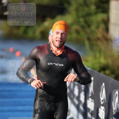 25.08.2024 - Elbe Triathlon Hamburg H.Heesch http://msf.ph/oto/6854819 25.08.2024 09:03:11 Schwimmen 219, 250, 286 meine-sportfotos.de