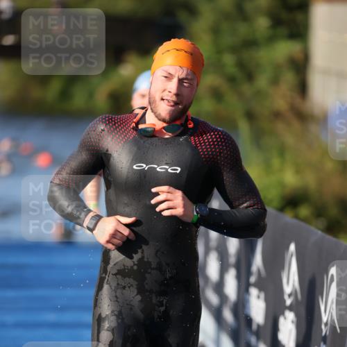 25.08.2024 - Elbe Triathlon Hamburg H.Heesch http://msf.ph/oto/6854837 25.08.2024 09:03:11 Schwimmen 219, 250, 286 meine-sportfotos.de