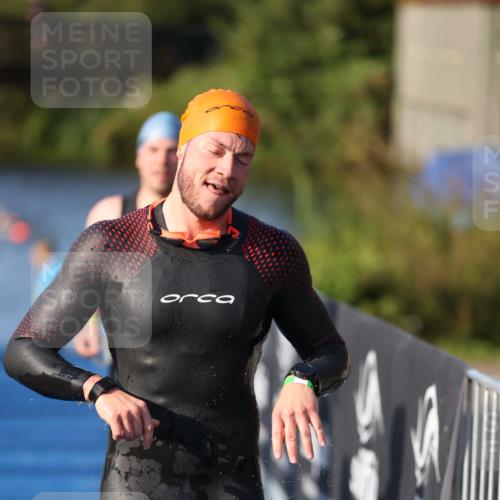 25.08.2024 - Elbe Triathlon Hamburg H.Heesch http://msf.ph/oto/6854853 25.08.2024 09:03:11 Schwimmen 219, 250, 286 meine-sportfotos.de
