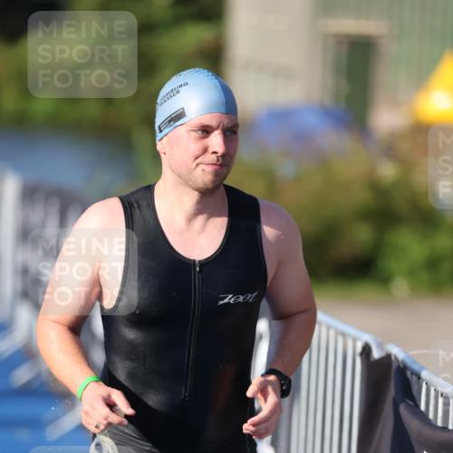 25.08.2024 - Elbe Triathlon Hamburg H.Heesch http://msf.ph/oto/6854860 25.08.2024 09:03:13 Schwimmen 219, 250, 286 meine-sportfotos.de