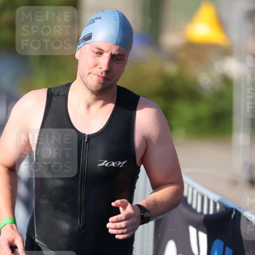 25.08.2024 - Elbe Triathlon Hamburg H.Heesch http://msf.ph/oto/6854897 25.08.2024 09:03:13 Schwimmen 219, 250, 286 meine-sportfotos.de