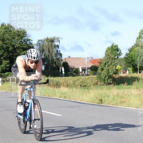 25.08.2024 - Elbe Triathlon Hamburg Fuchs,  Jonas http://msf.ph/oto/6854922 25.08.2024 09:17:59 Radfahren 71, 229, 187 meine-sportfotos.de