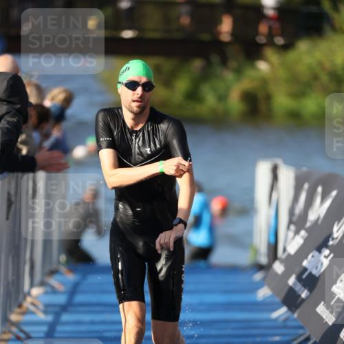 25.08.2024 - Elbe Triathlon Hamburg H.Heesch http://msf.ph/oto/6854926 25.08.2024 09:03:25 Schwimmen 219, 250, 286 meine-sportfotos.de
