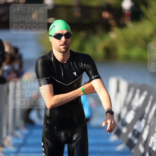 25.08.2024 - Elbe Triathlon Hamburg H.Heesch http://msf.ph/oto/6854983 25.08.2024 09:03:25 Schwimmen 219, 250, 286 meine-sportfotos.de