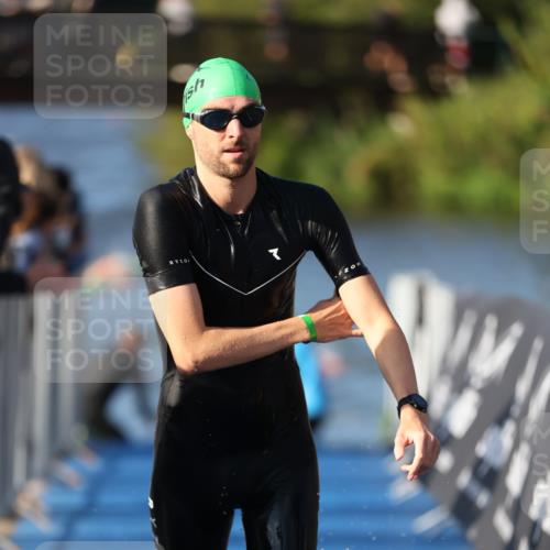 25.08.2024 - Elbe Triathlon Hamburg H.Heesch http://msf.ph/oto/6854989 25.08.2024 09:03:25 Schwimmen 219, 250, 286 meine-sportfotos.de