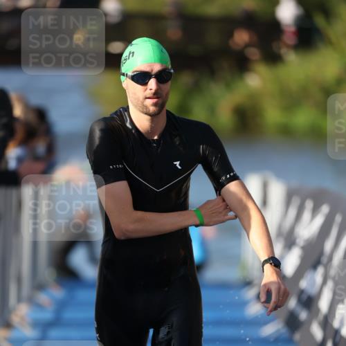 25.08.2024 - Elbe Triathlon Hamburg H.Heesch http://msf.ph/oto/6854995 25.08.2024 09:03:25 Schwimmen 219, 250, 286 meine-sportfotos.de
