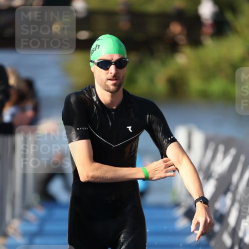 25.08.2024 - Elbe Triathlon Hamburg H.Heesch http://msf.ph/oto/6855000 25.08.2024 09:03:26 Schwimmen 219, 250, 286 meine-sportfotos.de