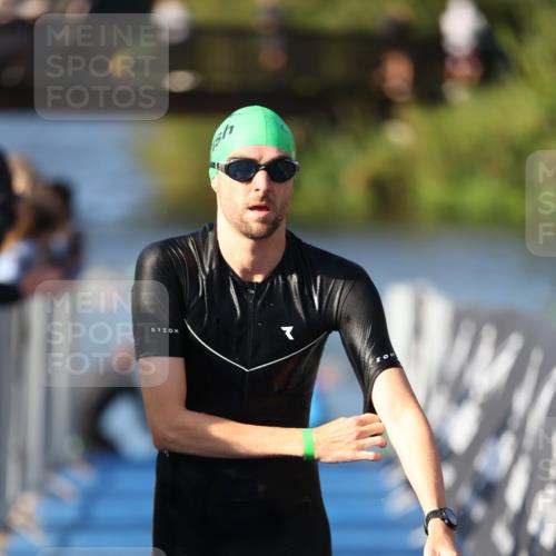 25.08.2024 - Elbe Triathlon Hamburg H.Heesch http://msf.ph/oto/6855012 25.08.2024 09:03:26 Schwimmen 219, 250, 286 meine-sportfotos.de