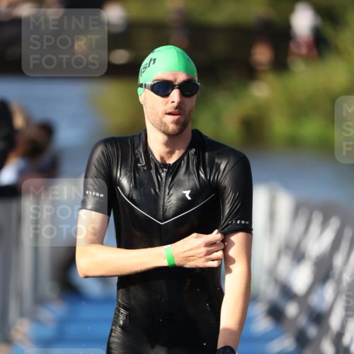 25.08.2024 - Elbe Triathlon Hamburg H.Heesch http://msf.ph/oto/6855030 25.08.2024 09:03:26 Schwimmen 219, 250, 286 meine-sportfotos.de