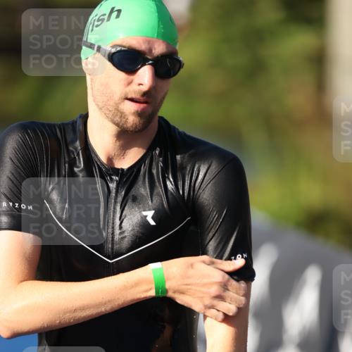 25.08.2024 - Elbe Triathlon Hamburg H.Heesch http://msf.ph/oto/6855105 25.08.2024 09:03:26 Schwimmen 219, 250, 286 meine-sportfotos.de