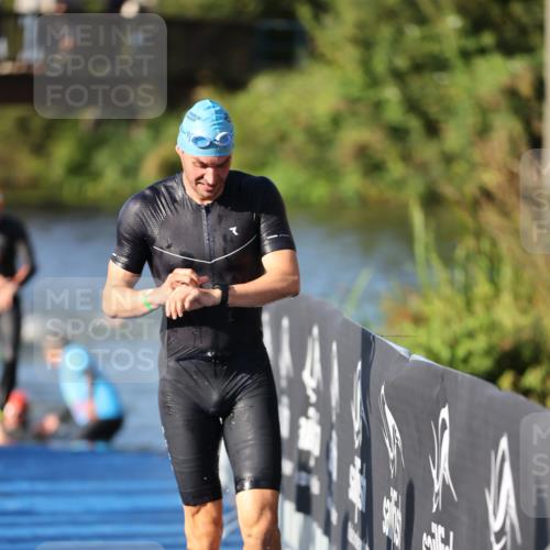 25.08.2024 - Elbe Triathlon Hamburg H.Heesch http://msf.ph/oto/6855112 25.08.2024 09:03:39 Schwimmen 206, 249, 250, 317 meine-sportfotos.de