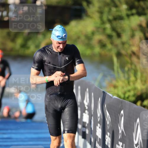 25.08.2024 - Elbe Triathlon Hamburg H.Heesch http://msf.ph/oto/6855136 25.08.2024 09:03:39 Schwimmen 206, 249, 250, 317 meine-sportfotos.de