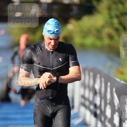 25.08.2024 - Elbe Triathlon Hamburg H.Heesch http://msf.ph/oto/6855141 25.08.2024 09:03:41 Schwimmen 206, 249, 250, 251, 317 meine-sportfotos.de