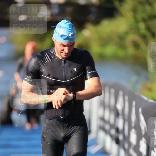 25.08.2024 - Elbe Triathlon Hamburg H.Heesch http://msf.ph/oto/6855153 25.08.2024 09:03:41 Schwimmen 206, 249, 250, 251, 317 meine-sportfotos.de