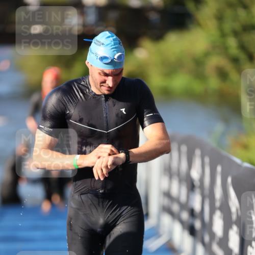 25.08.2024 - Elbe Triathlon Hamburg H.Heesch http://msf.ph/oto/6855158 25.08.2024 09:03:41 Schwimmen 206, 249, 250, 251, 317 meine-sportfotos.de