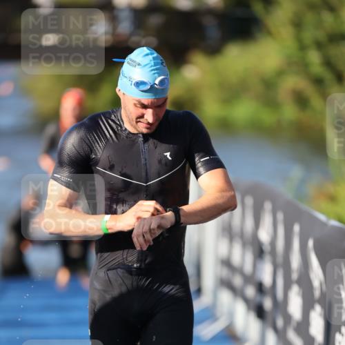 25.08.2024 - Elbe Triathlon Hamburg H.Heesch http://msf.ph/oto/6855164 25.08.2024 09:03:41 Schwimmen 206, 249, 250, 251, 317 meine-sportfotos.de