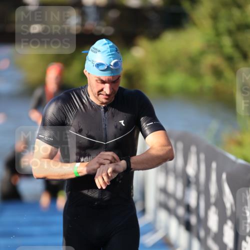 25.08.2024 - Elbe Triathlon Hamburg H.Heesch http://msf.ph/oto/6855170 25.08.2024 09:03:41 Schwimmen 206, 249, 250, 251, 317 meine-sportfotos.de
