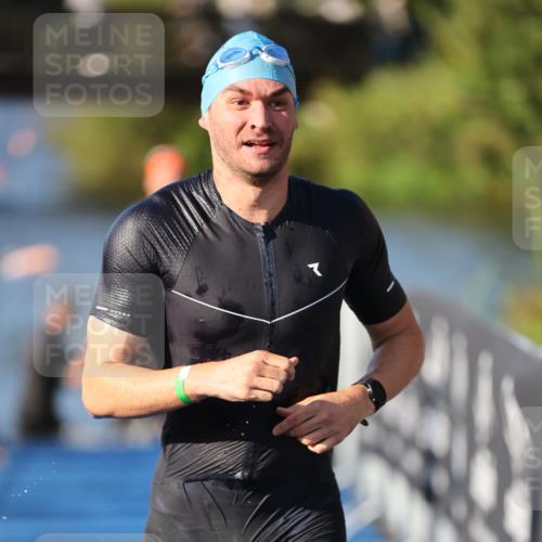 25.08.2024 - Elbe Triathlon Hamburg H.Heesch http://msf.ph/oto/6855174 25.08.2024 09:03:41 Schwimmen 206, 249, 250, 251, 317 meine-sportfotos.de