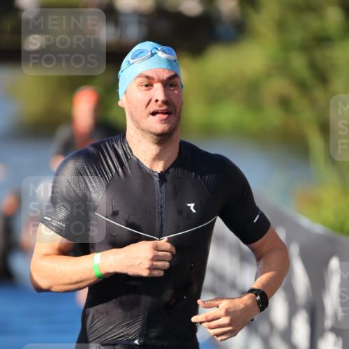 25.08.2024 - Elbe Triathlon Hamburg H.Heesch http://msf.ph/oto/6855191 25.08.2024 09:03:42 Schwimmen 206, 249, 251, 271, 317 meine-sportfotos.de