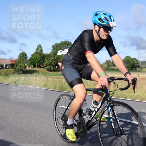 25.08.2024 - Elbe Triathlon Hamburg Fuchs,  Jonas http://msf.ph/oto/6855219 25.08.2024 09:18:16 Radfahren 326, 107, 339, 234, 325 meine-sportfotos.de