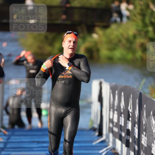 25.08.2024 - Elbe Triathlon Hamburg H.Heesch http://msf.ph/oto/6855280 25.08.2024 09:03:45 Schwimmen 206, 249, 251, 271, 317 meine-sportfotos.de