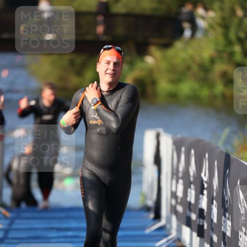 25.08.2024 - Elbe Triathlon Hamburg H.Heesch http://msf.ph/oto/6855307 25.08.2024 09:03:45 Schwimmen 206, 249, 251, 271, 317 meine-sportfotos.de