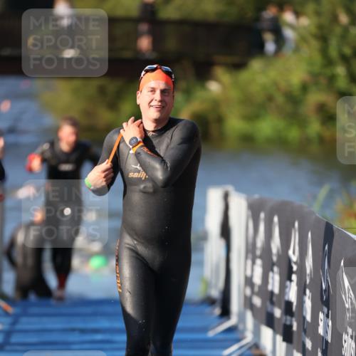 25.08.2024 - Elbe Triathlon Hamburg H.Heesch http://msf.ph/oto/6855309 25.08.2024 09:03:45 Schwimmen 206, 249, 251, 271, 317 meine-sportfotos.de