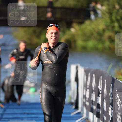 25.08.2024 - Elbe Triathlon Hamburg H.Heesch http://msf.ph/oto/6855319 25.08.2024 09:03:45 Schwimmen 206, 249, 251, 271, 317 meine-sportfotos.de