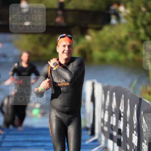 25.08.2024 - Elbe Triathlon Hamburg H.Heesch http://msf.ph/oto/6855334 25.08.2024 09:03:46 Schwimmen 206, 249, 251, 271, 317 meine-sportfotos.de